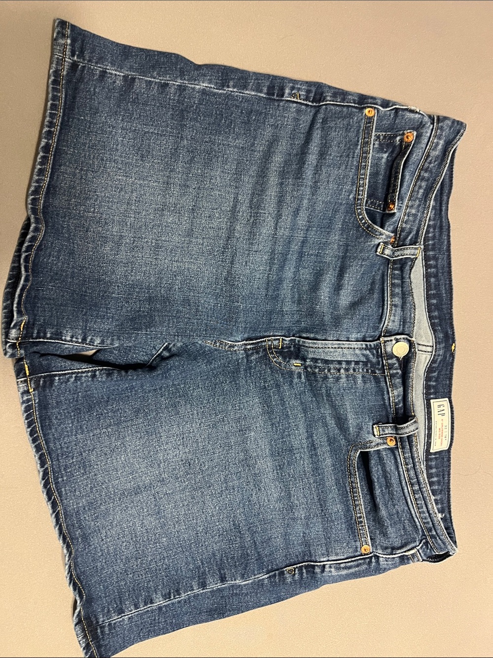 GAP 5” Girlfriend Short Mid Rise size 32